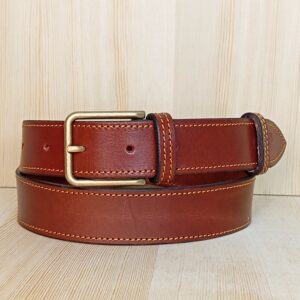 Cinturón coñac con costura