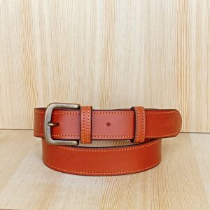 Cinturón color cuero con costura