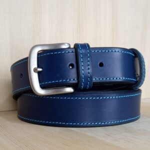Cinturón azul con costura
