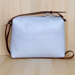 Bolso modelo Miranda color blanco grisaceo
